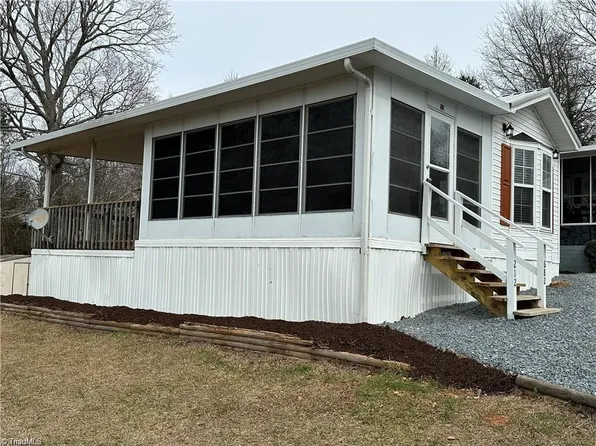 212 Cardinal Dr, New London, NC 28127