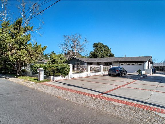 2nd image of 8522 De Celis Pl