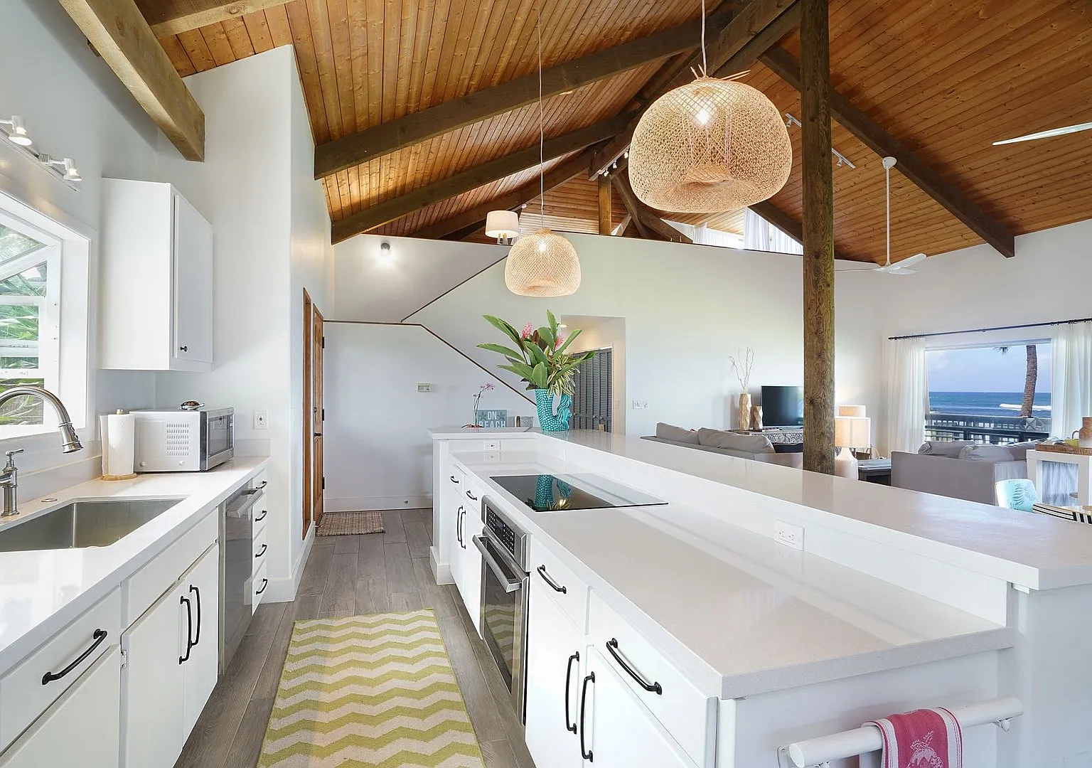 Hawaii Life Presents Mokuleia Beach House 3 bedrooms, 2 full bathrooms, Sleeps 8 - Beautifully bu... — Photo 3