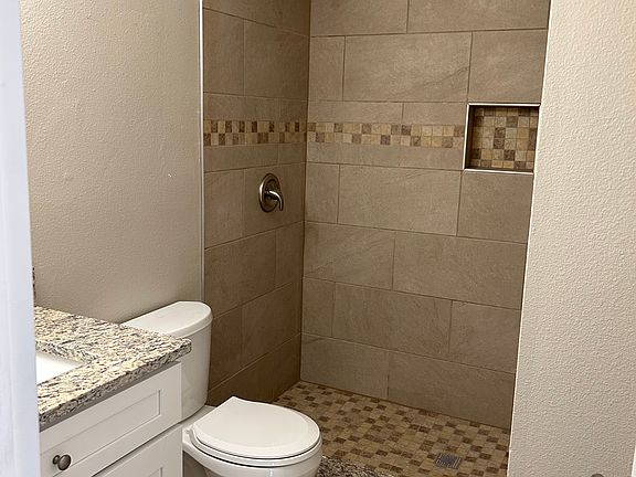 2nd image of 1006 E Anderson St Floor 1006