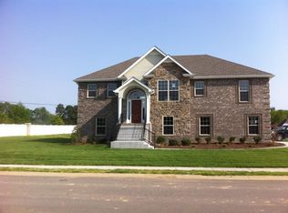 697 Richards Dr, Clarksville, TN 37043