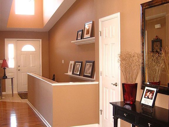 3rd image of 10779 Knickerbocker Ct