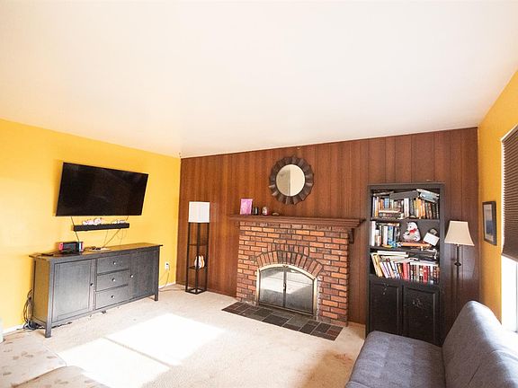 4th image of 3649 Walnut Ave