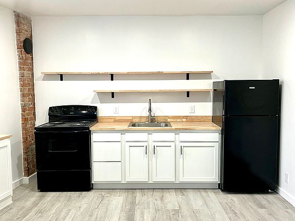 3rd image of 2131 Williams Ave #6