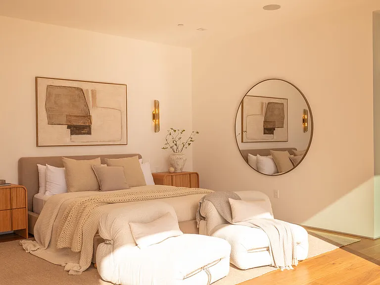 12752 Mulholland Dr — Photo 25