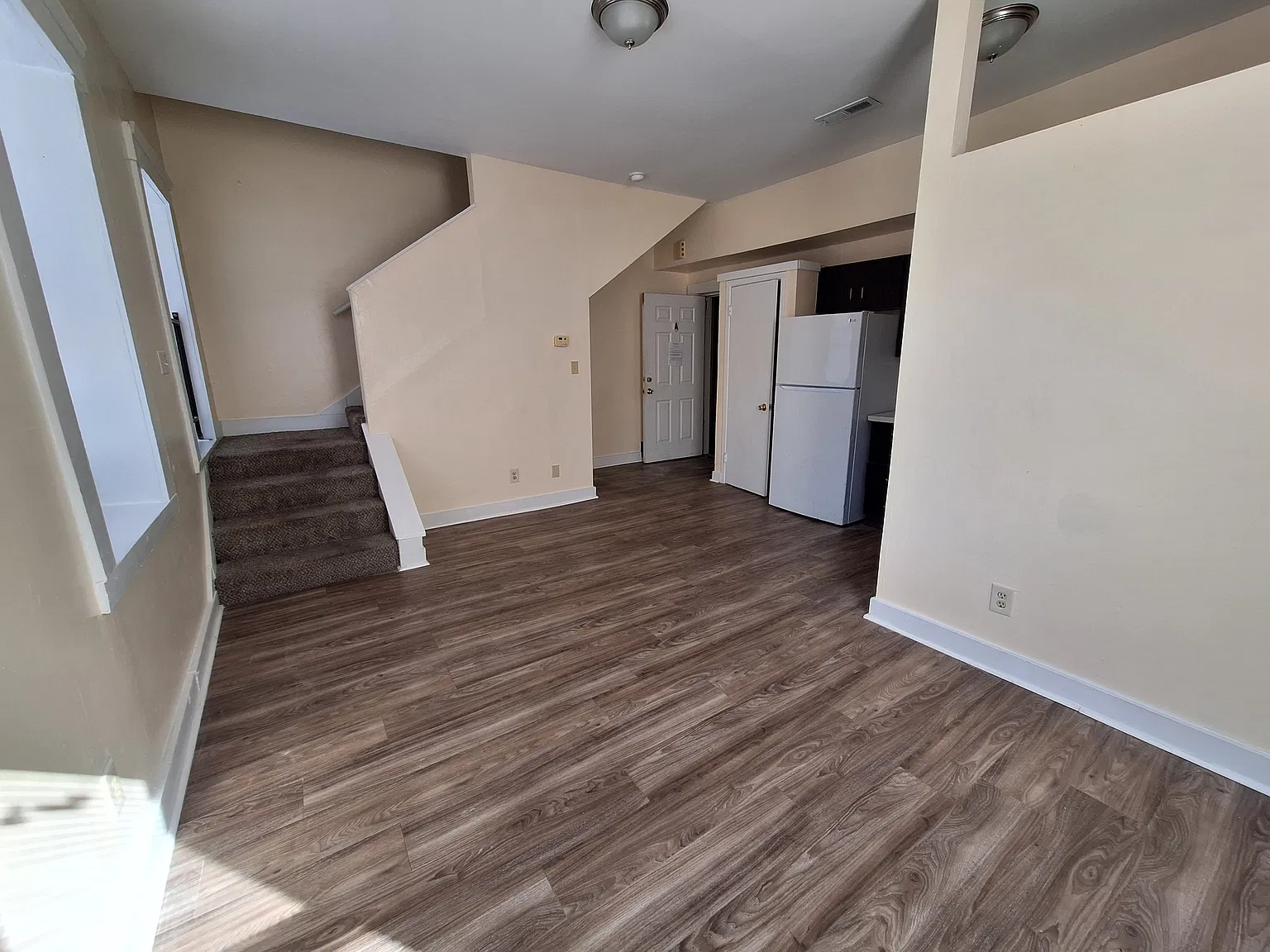 2 bed, 1200 sqft, $1,200 — Photo 4