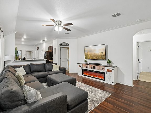 4th image of 3011 Rosemount Ln
