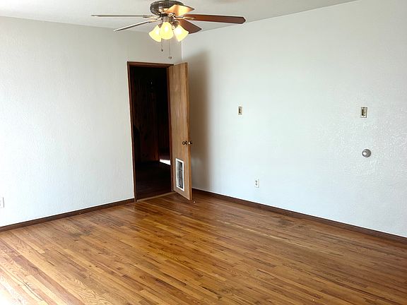4th image of 4819 Gardena Ave