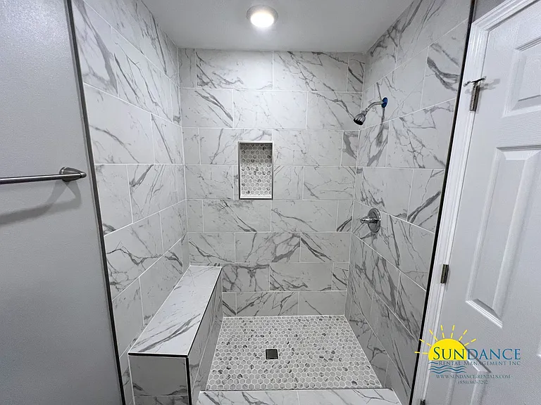 795 Bay St — Photo 11