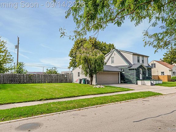 2nd image of 2341 McDowell St