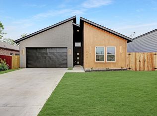 904 E Powell Ave, Fort Worth, TX 76104