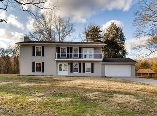 15 Asbury Ln, Oak Ridge, TN 37830