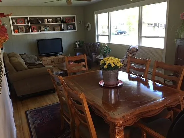 1753 Mountain View Rd — Photo 2
