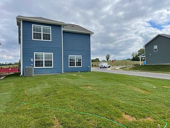 3rd image of 182 Hamstead Dr