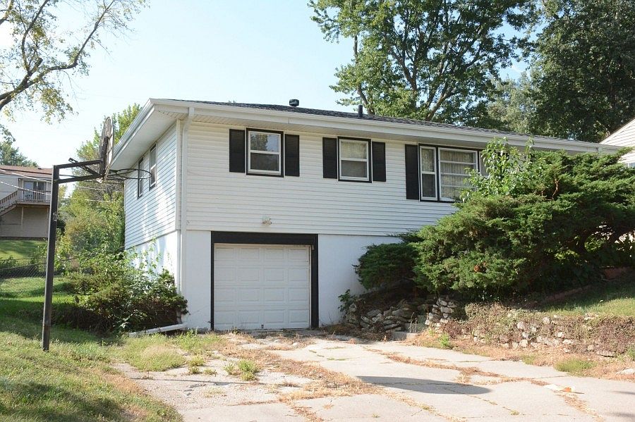 2nd image of 9405 Meredith Ave