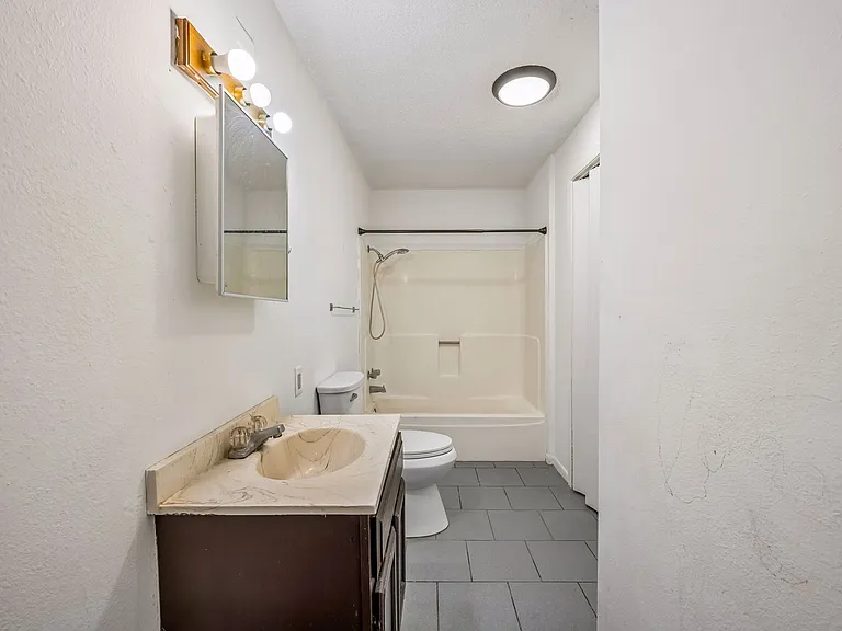 106 E 5th St #3 — Photo 20