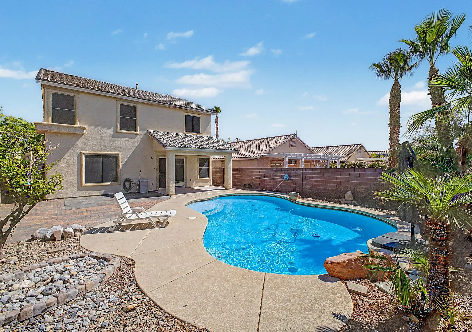 4-Bedroom Home in Summerlin with pool! — Photo 1