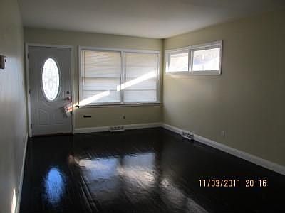 2nd image of 701 E Lundy St