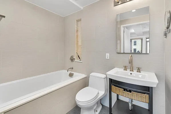 Rented by Nolita Group | media 21