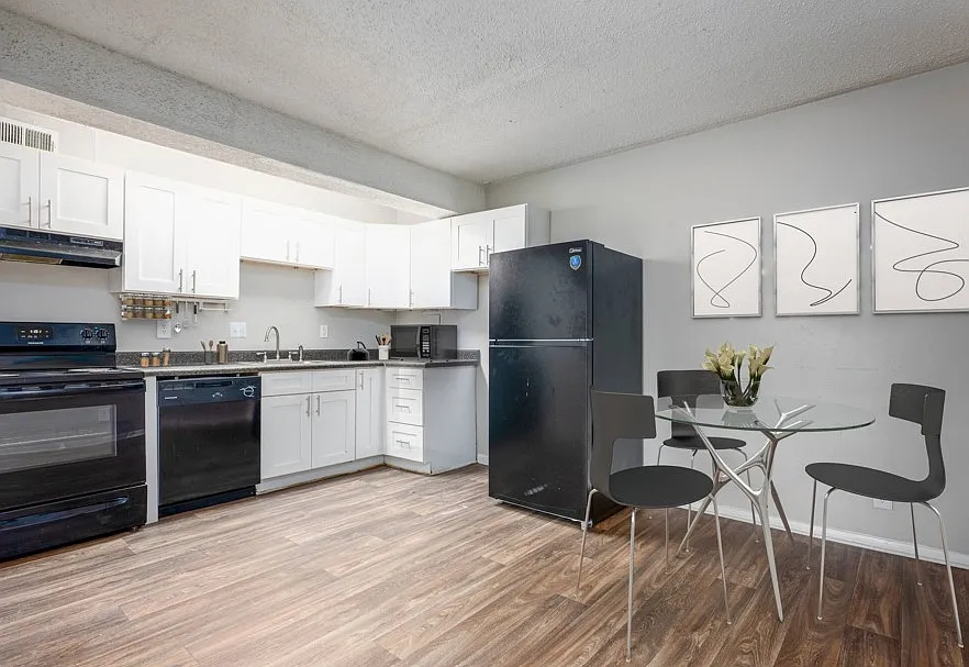 Village Walk Apartments — Photo 3