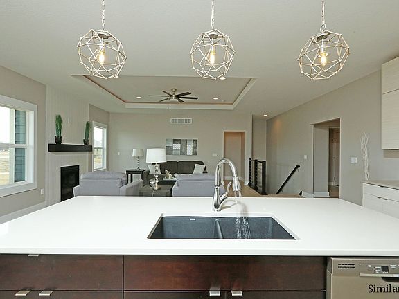 5th image of 452 NE Monarch Dr