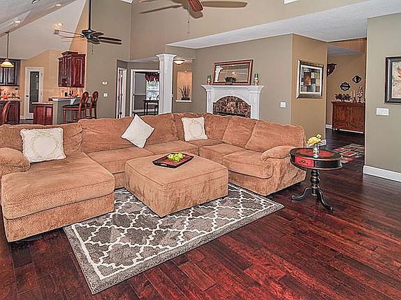4th image of 645 Dolphin Cove Ct