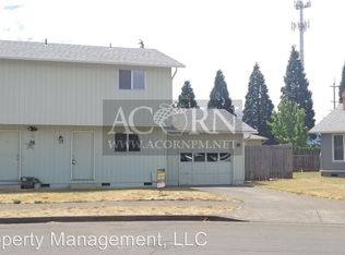 17 T St, Springfield, OR 97477