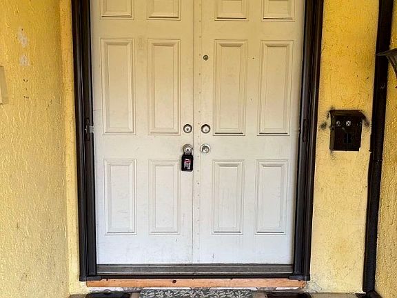 3rd image of 994 E Gladwick St