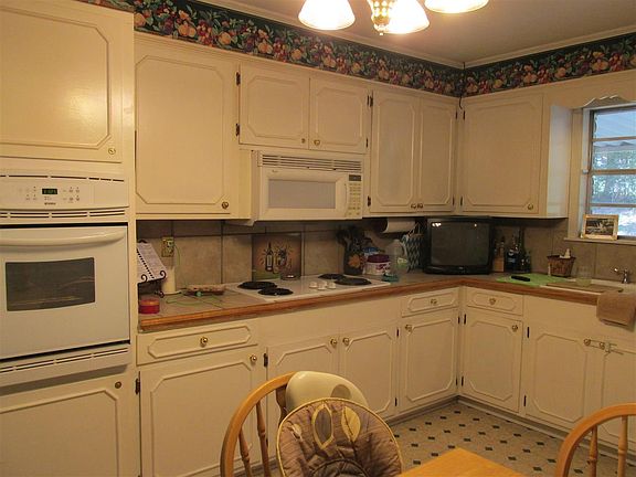 5th image of 305 Live Oak Dr