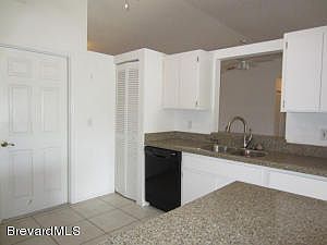 5th image of 109 Delvalle St
