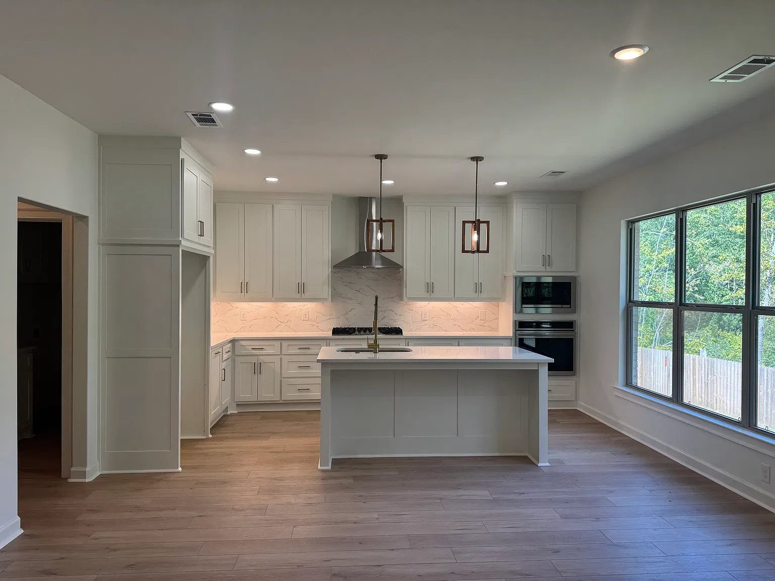 3 bed, 2.5 bath, 2200 sqft, $2,750 — Photo 3