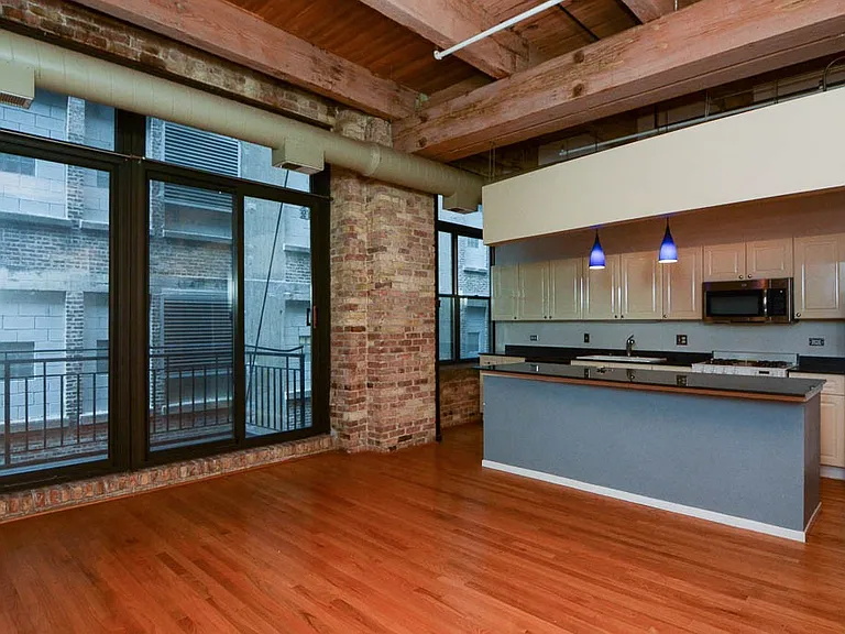 375 W Erie St #123 — Photo 10