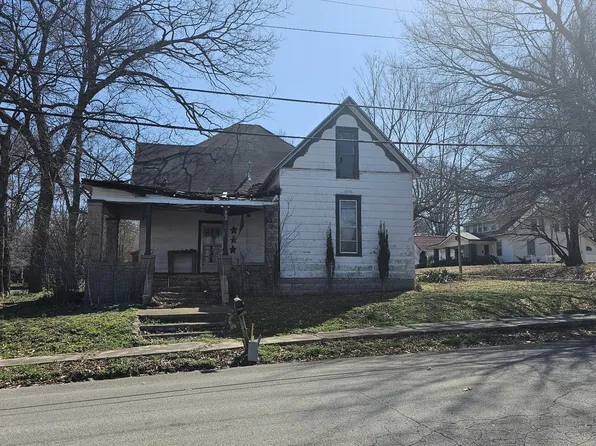 203 W College St, Dyer, TN 38330