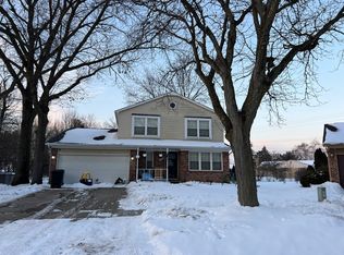 10400 Chestnut Ct, Plymouth, MI 48170