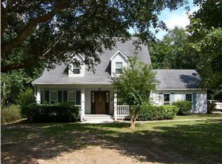 571 Lakeview Dr W, Mobile, AL 36695
