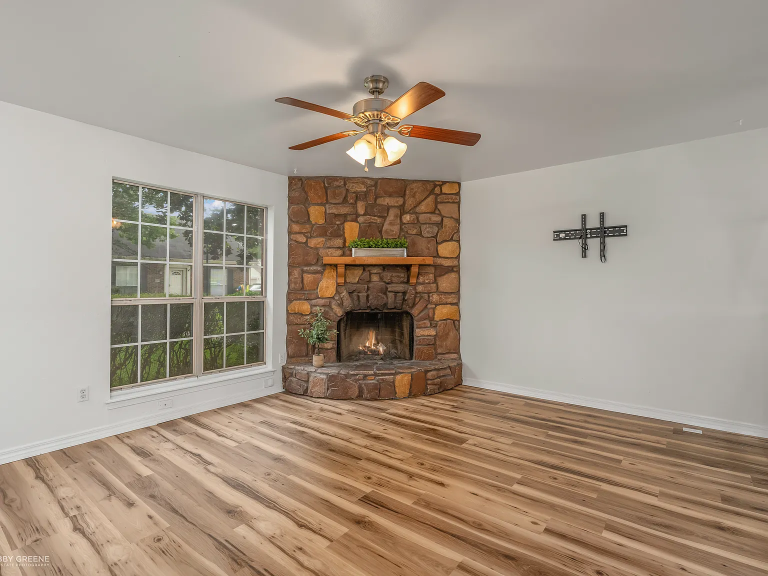 3 bed, 2.5 bath, 1656 sqft, $1,700 — Photo 2