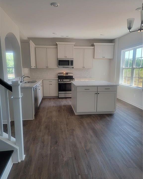 2nd image of 186 Brayden Dr