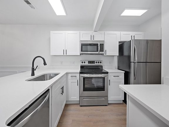 4th image of 3195 Lighthouse Dr #2