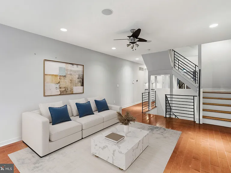 765 S 15th St — Photo 15