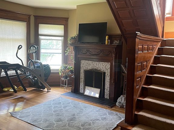 5th image of 382 Elmwood Ave