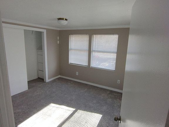 3rd image of 912 Huron Dr