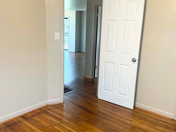 5th image of 937 Center Way SW