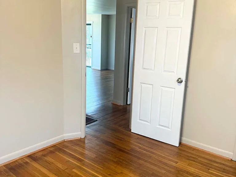 937 Center Way SW — Photo 5