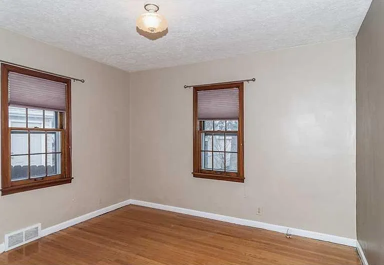 1109 N Downey Ave — Photo 14