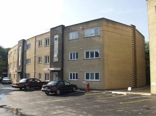 8604 W 95th Pl APT 101, Hickory Hills, IL 60457