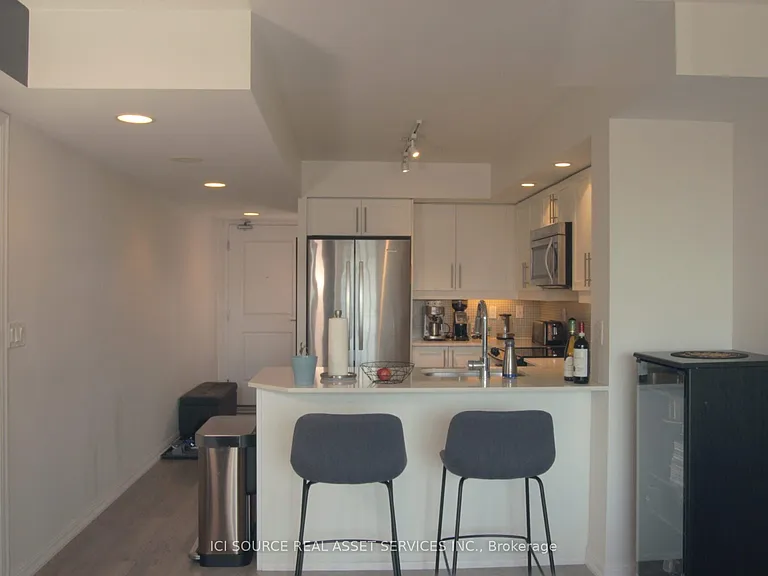 85 E Liberty St #1018 — Photo 5