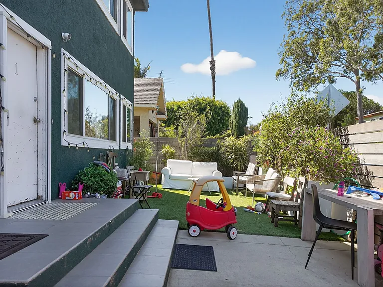 652 Vernon Ave #2 — Photo 17