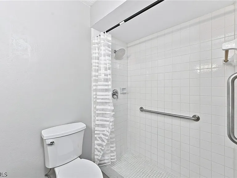 903 SE 20th Ct — Photo 27