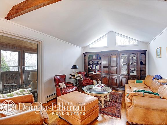 3rd image of 300 Salt Marsh Ln