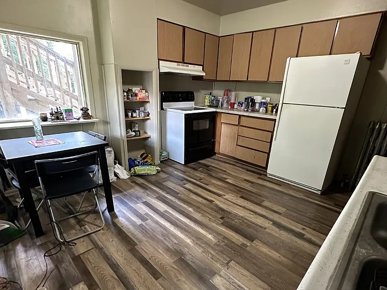 327 Summit Ave — Photo 3